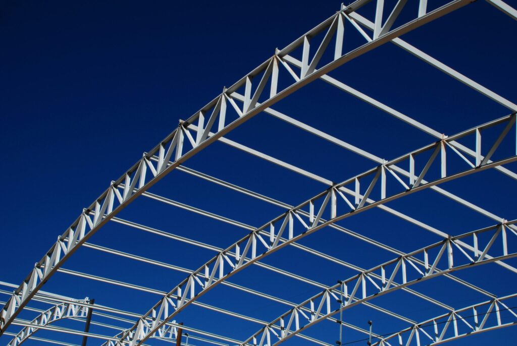 structure avec charpente mértallique